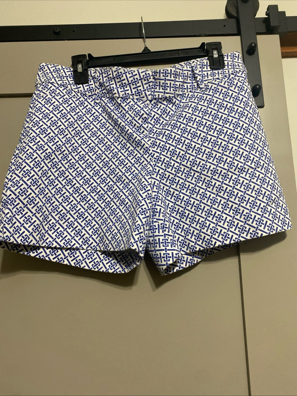 The Limited White Shorts with Blue Geometric Print — Chino